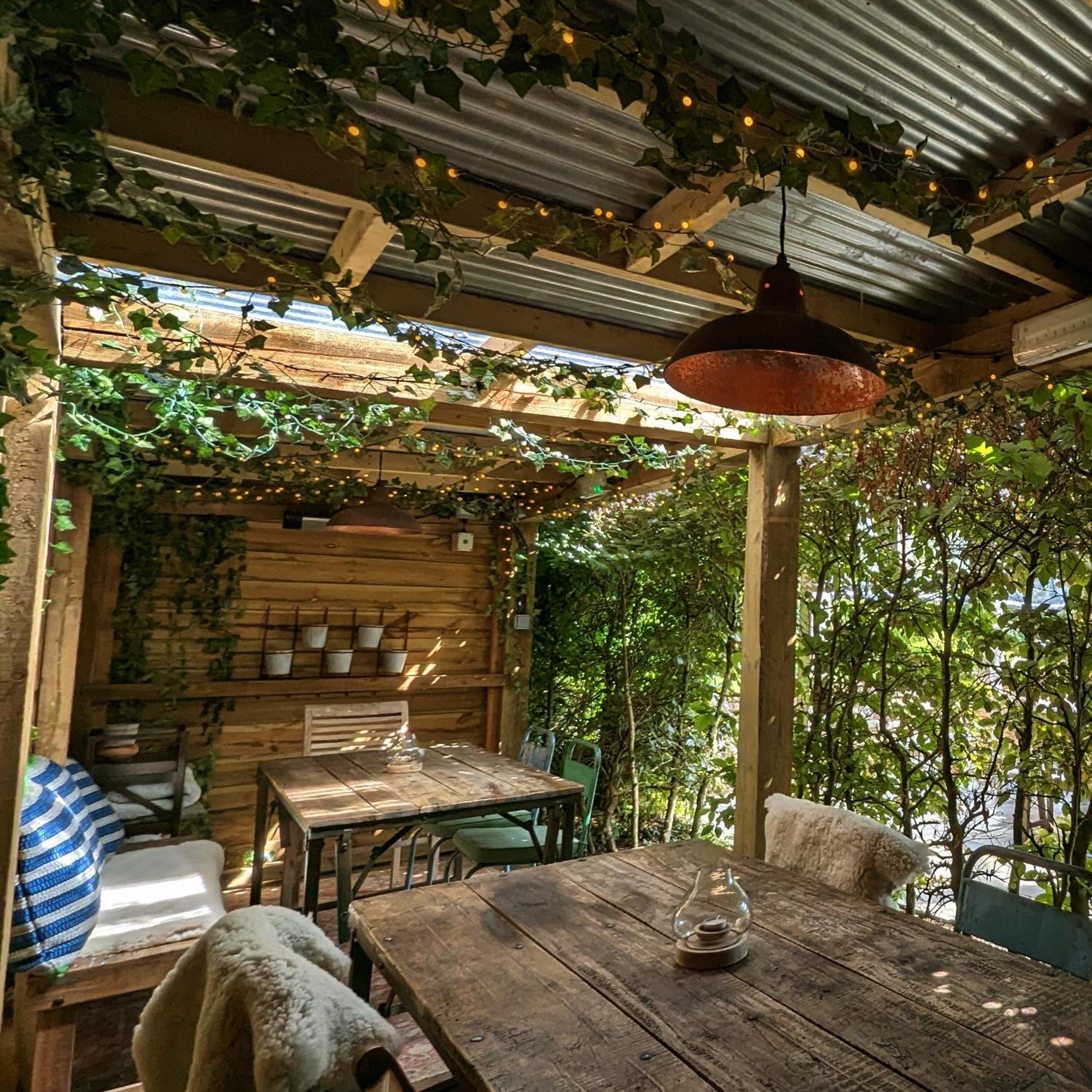 The Brisley Bell Hotel ภายนอก รูปภาพ